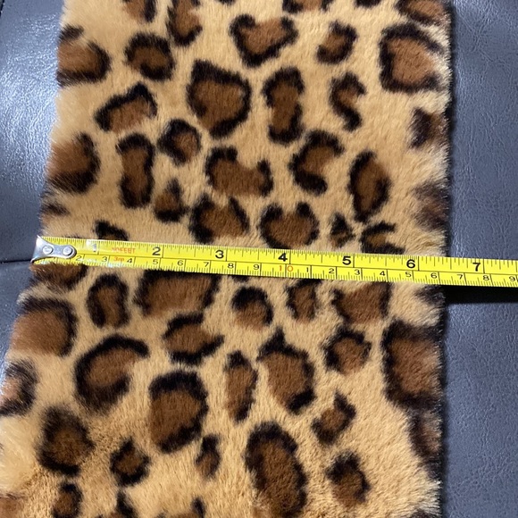 Surell Leopard print pull through scarf - Picture 4 of 10